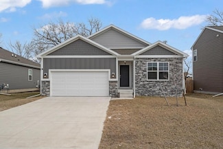 124 Dakota Cir, Waukee, IA 50263