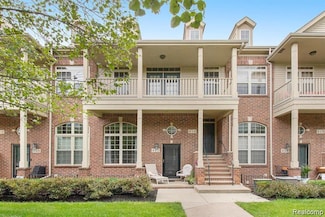414 Old Pine Way Unit 136, Walled Lake, MI 48390