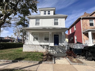 154 Grant Ave, Mineola, NY 11501