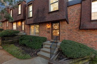 13459 Coliseum Dr, Chesterfield, MO 63017