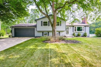2481 Silver Springs Dr, Stow, OH 44224