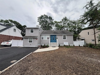 868 Oliver Ave, Westbury, NY 11590