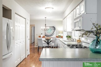 8658 Westridge Dr, Omaha, NE 68124