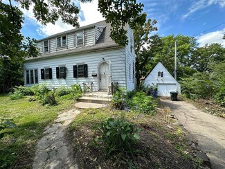 835 17th St SE, Cedar Rapids, IA 52403