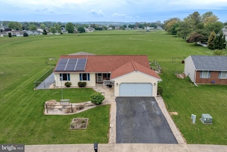 6 Village Dr, Newmanstown, PA 17073