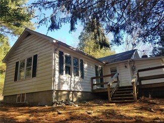 120 Lockwood Rd, Craryville, NY 12521
