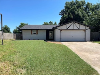 635 W Hillcrest Dr, Mustang, OK 73064