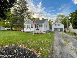 123 Harbor Inn Rd, Bayville, NJ 08721