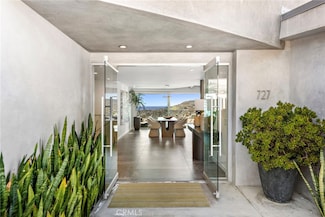 727 Bayview Place, Laguna Beach, CA 92651