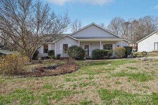 3317 Green Meadow Dr, Charlotte, NC 28269