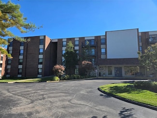 564 Sarah Ln Unit 307, Saint Louis, MO 63141