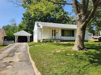 445 Buchanan St, Troy, MO 63379