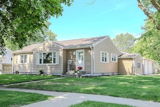 1327 Crawford St, Boone, IA 50036
