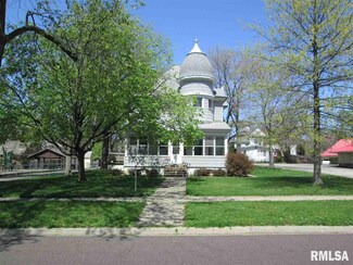 611 1/2 Park Ave, Pekin, IL 61554