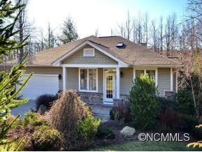 32 Creeksedge Ct, Flat Rock, NC 28731