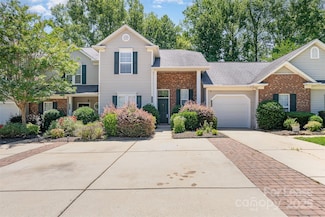 8881 Cinnabay Dr, Charlotte, NC 28216