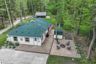 8704 Deadstream Rd, Honor, MI 49640