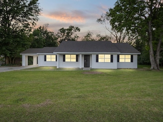 113 N Welty St, Iowa, LA 70647