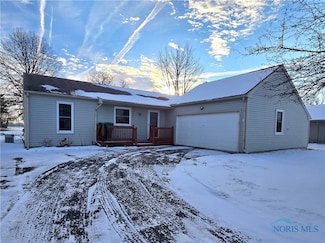 18974 Glouchester Dr, Bowling Green, OH 43402