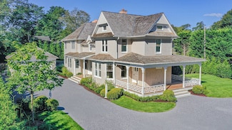 121 Elm St, Southampton, NY 11968