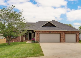 5596 S Pinehurst Ave, Springfield, MO 65810