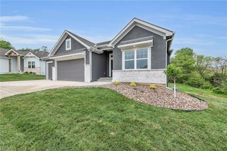502 E Seventh St, Smithville, MO 64089