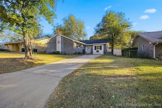 917 W 24th St, Ada, OK 74820