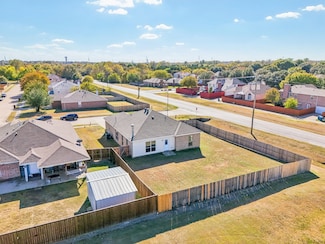 801 Cascade Dr, Glenn Heights, TX 75154