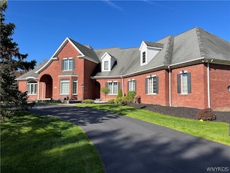 5176 Willowbrook Dr W, Clarence, NY 14031