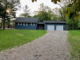 4798 Hillcrest Dr, Caseville, MI 48725
