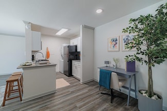 200 Hollow Tree Ln Unit 204-2, Houston, TX 77090