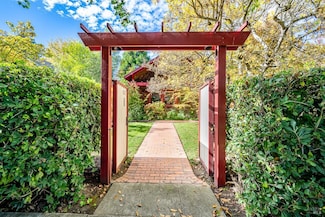 721 Spring St, Santa Rosa, CA 95404