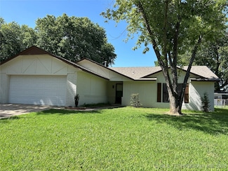 1112 W 20th St, Claremore, OK 74017