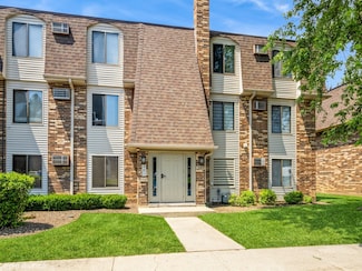 249 W Court of Shorewood Unit 1B, Vernon Hills, IL 60061