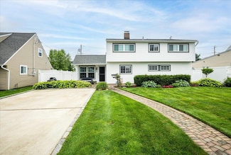 86 Shepherd Ln, Levittown, NY 11756