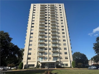 1 Crawford Cir Unit 1702, Portsmouth, VA 23704