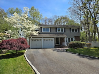 9 Nolan Ct, Hauppauge, NY 11788