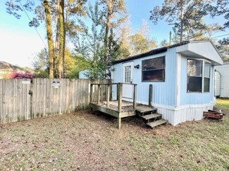 5327 Reindeer Ln, Tallahassee, FL 32304