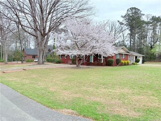 4800 Criss Dr, Fayetteville, NC 28303