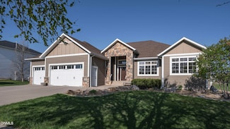 3316 Clairmont Rd, Bismarck, ND 58503