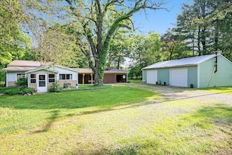 5885 W Irving Rd, Hastings, MI 49058
