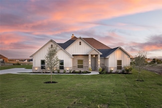 201 Oak Meadow Ln, Weatherford, TX 76085