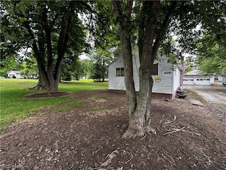 9969 Woodworth Rd, North Lima, OH 44452