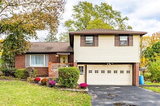 90 Willowcrest Dr, Rochester, NY 14618