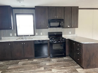 176 Birch Unit 176, Highland, MI 48357