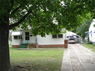 608 N 5th St, Okemah, OK 74859