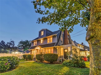108 Vincent Ave, Lynbrook, NY 11563