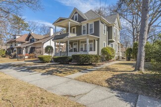 71 S Park Ave, Longmeadow, MA 01106