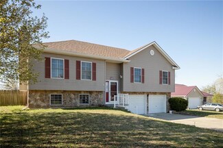1805 W 7th St Ct, Knob Noster, MO 65336