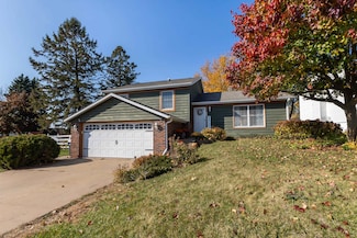 499 Tamarack Ct, Dubuque, IA 52003